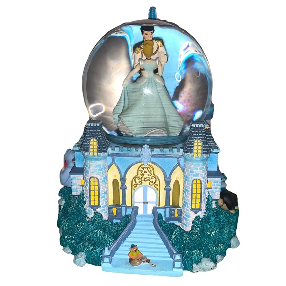 Disney Cinderella “A Dream Is A Wish Your Heart Makes” Musical Light Snow Globe - Picture 3 of 6